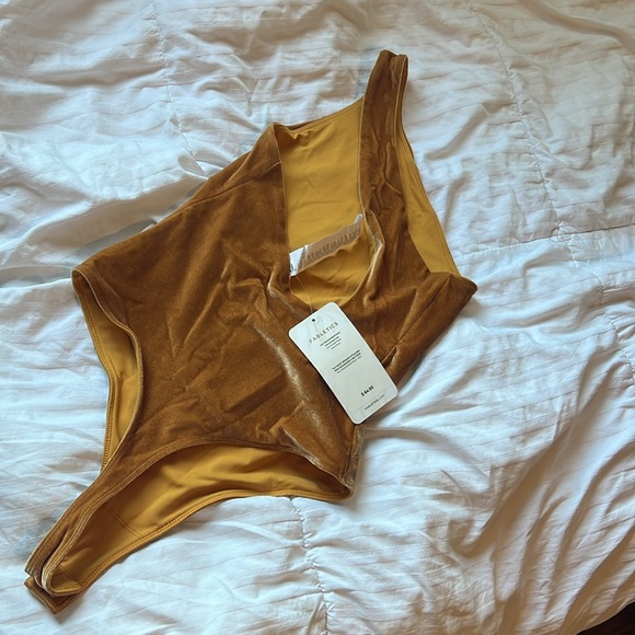 Fabletics yellow/mustard one shoulder bodysuit - Picture 5 of 8